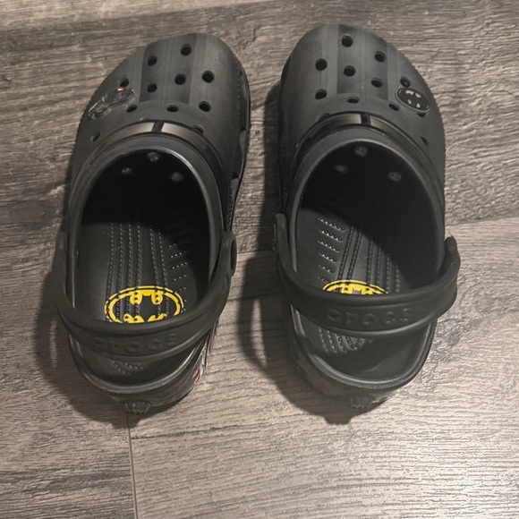 CROCS Kids Black and Yellow Superhero Slippers Batman - Picture 2 of 7